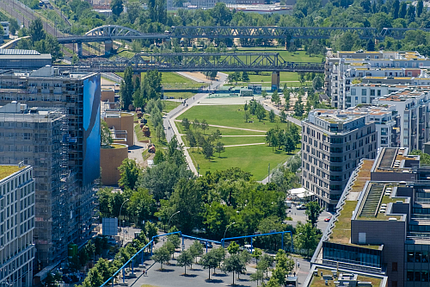 Luftaufnahme von Park in einem Berliner Stadtteil