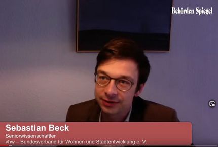 Ausschnitt einer Videokonferenz, im Bild Sebastian Beck