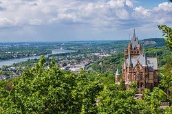 Drachenburg und Bonn im Frühling; Siebengebirge; Deutschland