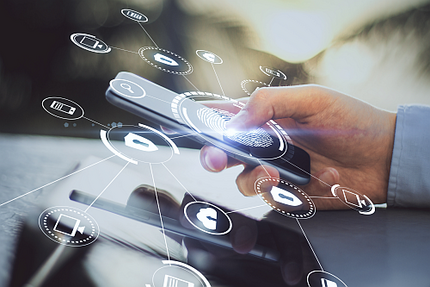 Digitaler Fingerabdruck wird über ein Handy gesendet