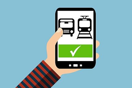 Hand mit Smartphone: Bus oder Zug Verbindung suchen oder Tickets buchen - Flat Design