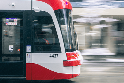 Fahrende Straßenbahn