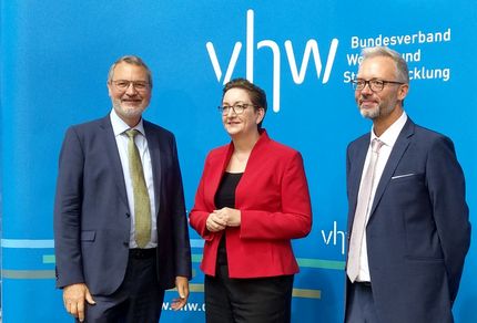 Prof. Jürgen Aring, Bauministerin Klara Geywitz, Dr, Olaf Schnur auf dem 15. Bundeskongress Nationale Stadtentwicklungspolitik