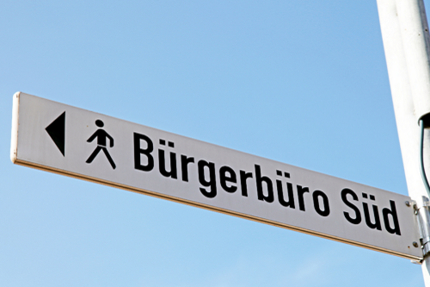 Schild mit der Aufschrift Bürgerbüro 