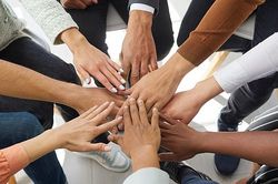 Symbolbild Zusammenhalt und Demokratie