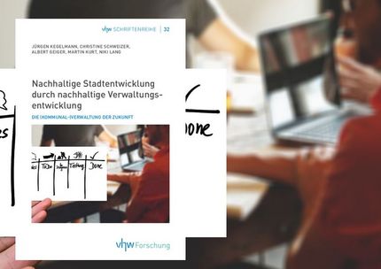 Titel der Studie: Kanban Workflow und im Hintergrund Menschen, die mit Laptops um einen Tisch herum sitzen.