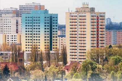 Blick auf eine Berliner Großsiedlung mit zahlreichen Mehrfamilienhäusern