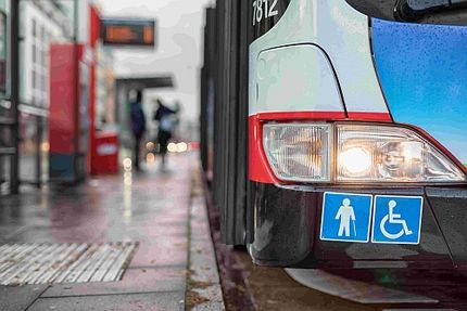 Foto: Buseinstieg für Behinderte