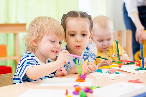 Kinder im Kindergarten