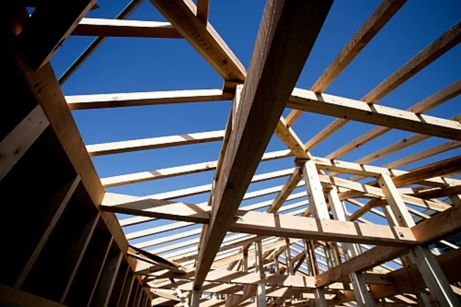 Holzbau im modernen Wohn- und Gewerbebau Ein Gebäude in Holzbauweise als Beispiel für nachhaltige Architektur und modernes Bauen mit Holz.