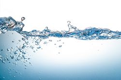 26. Brandenburger Beitrags- und Gebührentag © Photobeps/stock.adobe.com Wasser mit Luftblasen