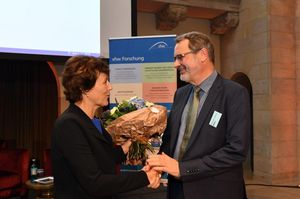 Wiederwahl des vhw-Vorstandes Prof. Dr. Jürgen Aring