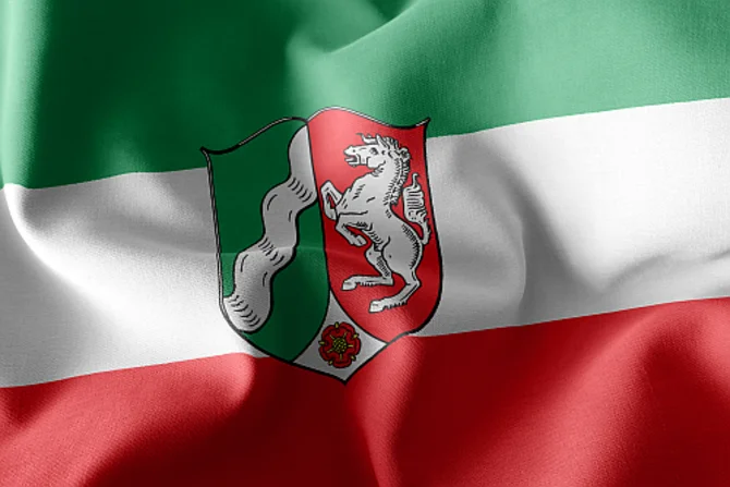 Flagge von Nordrhein-Westfalen Die Flagge des Bundeslandes Nordrhein-Westfalen als Symbol der regionalen Identität und staatlichen Zugehörigkeit.