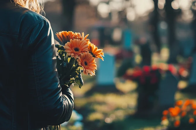 Bestattung auf einem Friedhof Eine friedliche Friedhofsszene im Zusammenhang mit einer Bestattung und Trauerkultur.