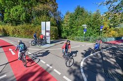 Radverkehrsweg kreuzt Fußgängerweg