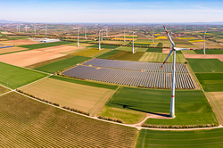 Windenergie- und Photovoltaikanlagen auf landwirtschaftlichen Flächen