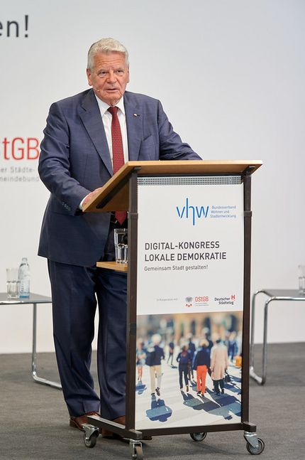 Bundespraesident a. D. Jochim Gauck auf dem Demokrtaiekongress des vhw in der URANIA