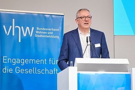 Dr. Peter Kurz begrüßt zum Verbandstag des vhw 2024
