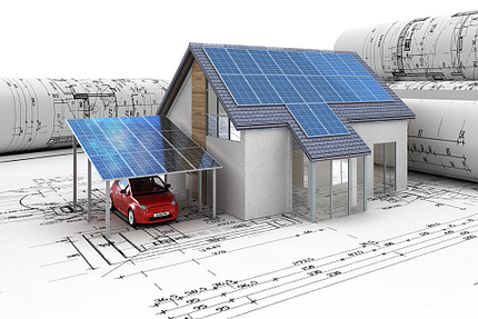 Solaranlage auf Einfamilienhaus und Carport mit Bauplan im Hintergrund