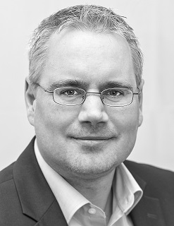 Herr Oliver Knebel