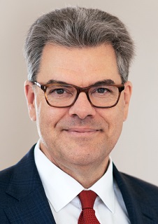 Herr Dirk Schöneweiß