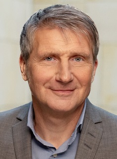 Herr Stefan Bentrop