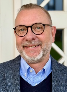Herr Bernd Schicker