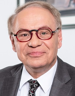 Herr Wolfgang Ewer
