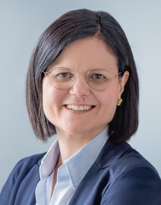 Frau Desiree M. Jung