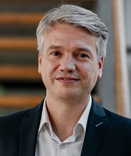 Herr Simon Kriele