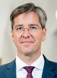 Herr Oliver Junk