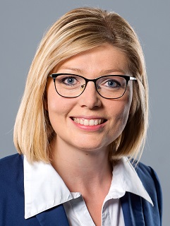 Frau Nadine Bethge