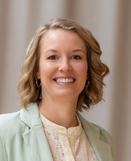 Frau Katharina Schätz