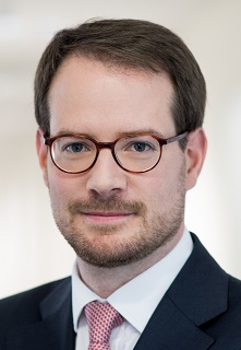 Herr Henning Struck