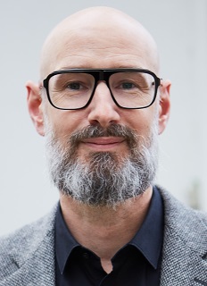 Herr Oliver Simon