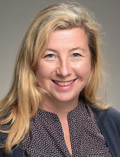 Frau Sandra Peters