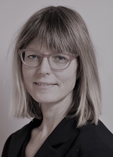 Frau Sonja Bayer