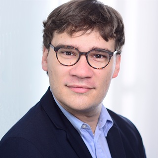 Herr Oliver Koczy