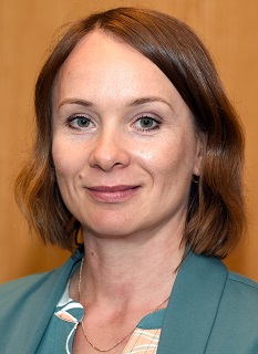 Frau Ksenia Reis