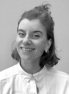 Frau Julia Treichel