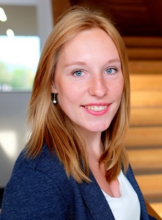 Frau Anne Weiß