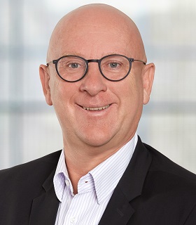 Herr Dominik Haferburg