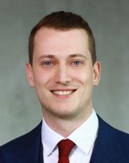 Herr Tobias Schröter