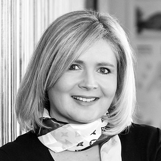 Frau Andrea Georgi Tomas