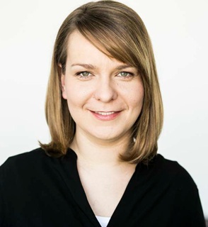 Frau Carmen Albrecht