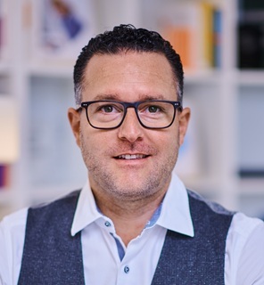 Herr Daniel Ecker