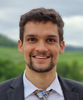 Herr Alex Weiss Aparicio