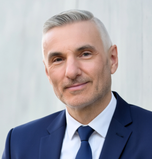 Herr Christian Ebner