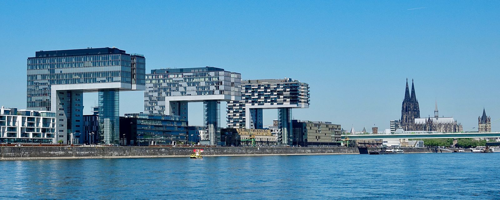 Kölner Rheinauhafen mit Kranbauten, Kölner Stadtpanorama 