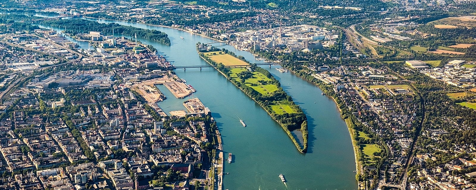 Foto: Luftbildaufnahme von Mainz am Rhein